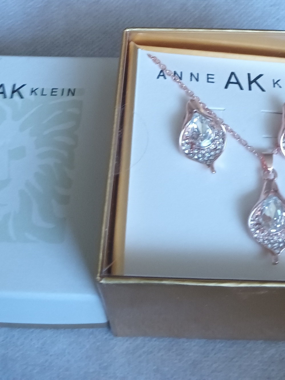 ANNE AK KLEIN NECKLACE & EARRINGS BOXED SET